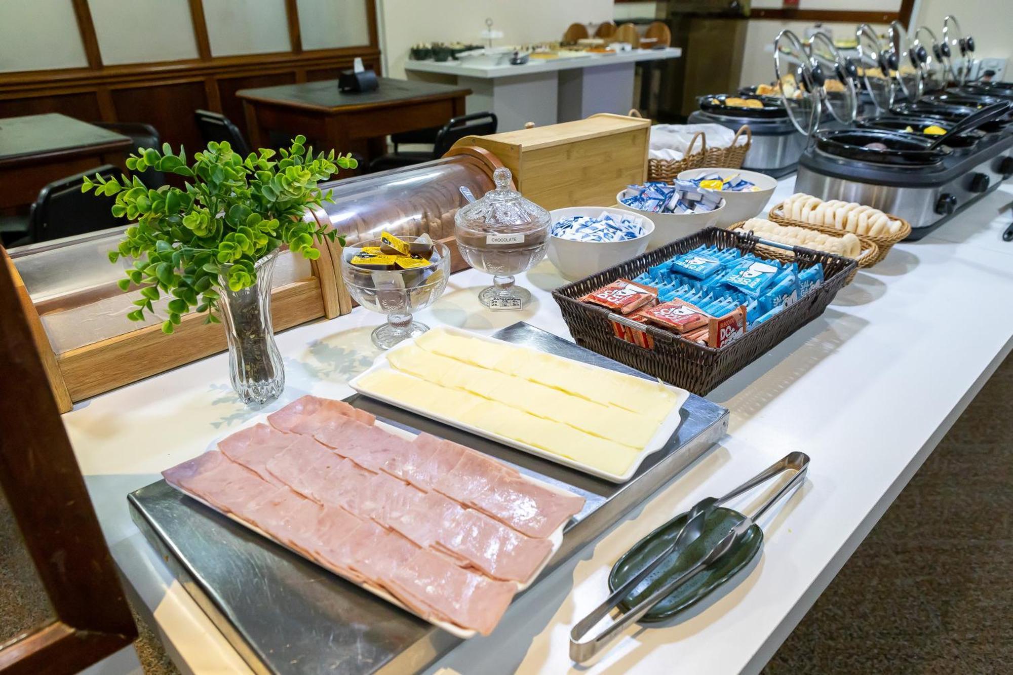 Allegro Hotel Гояния Екстериор снимка